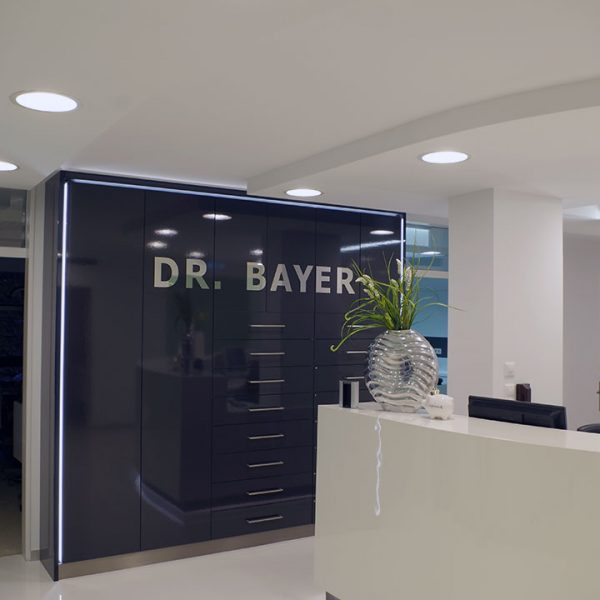 Zahnarztpraxis Dr. Bayer - Aktenschrank - PLANQUELLE